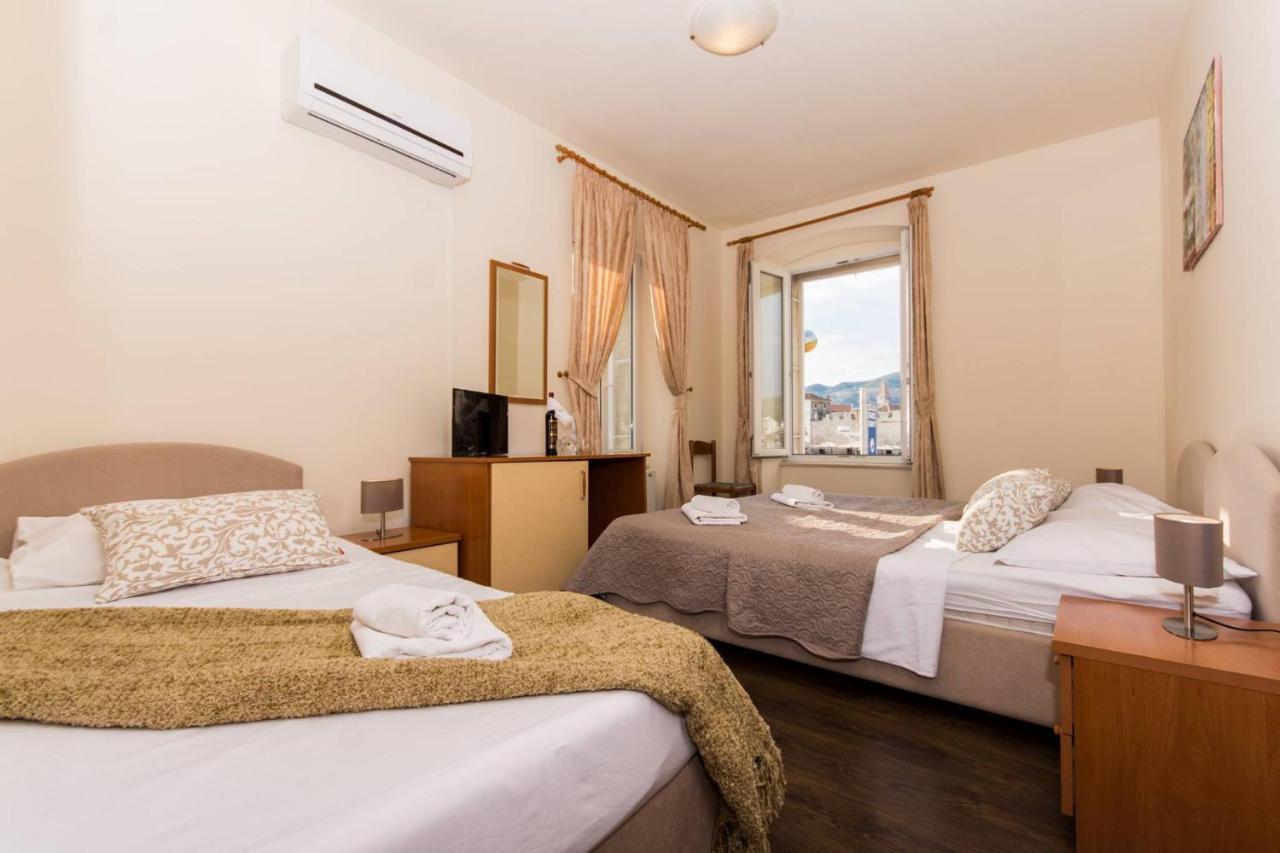 トロギール Vila Liza Bed & Breakfast エクステリア 写真