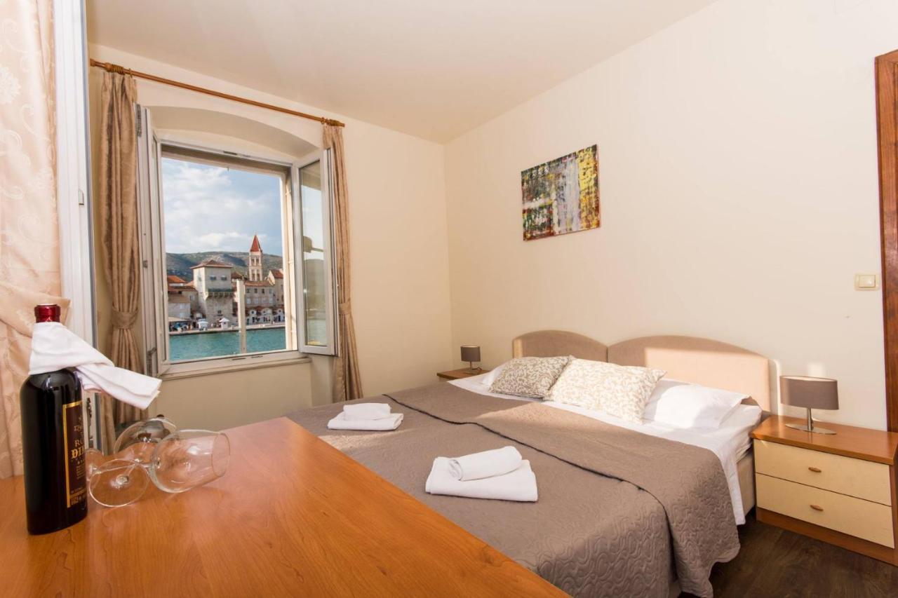トロギール Vila Liza Bed & Breakfast エクステリア 写真