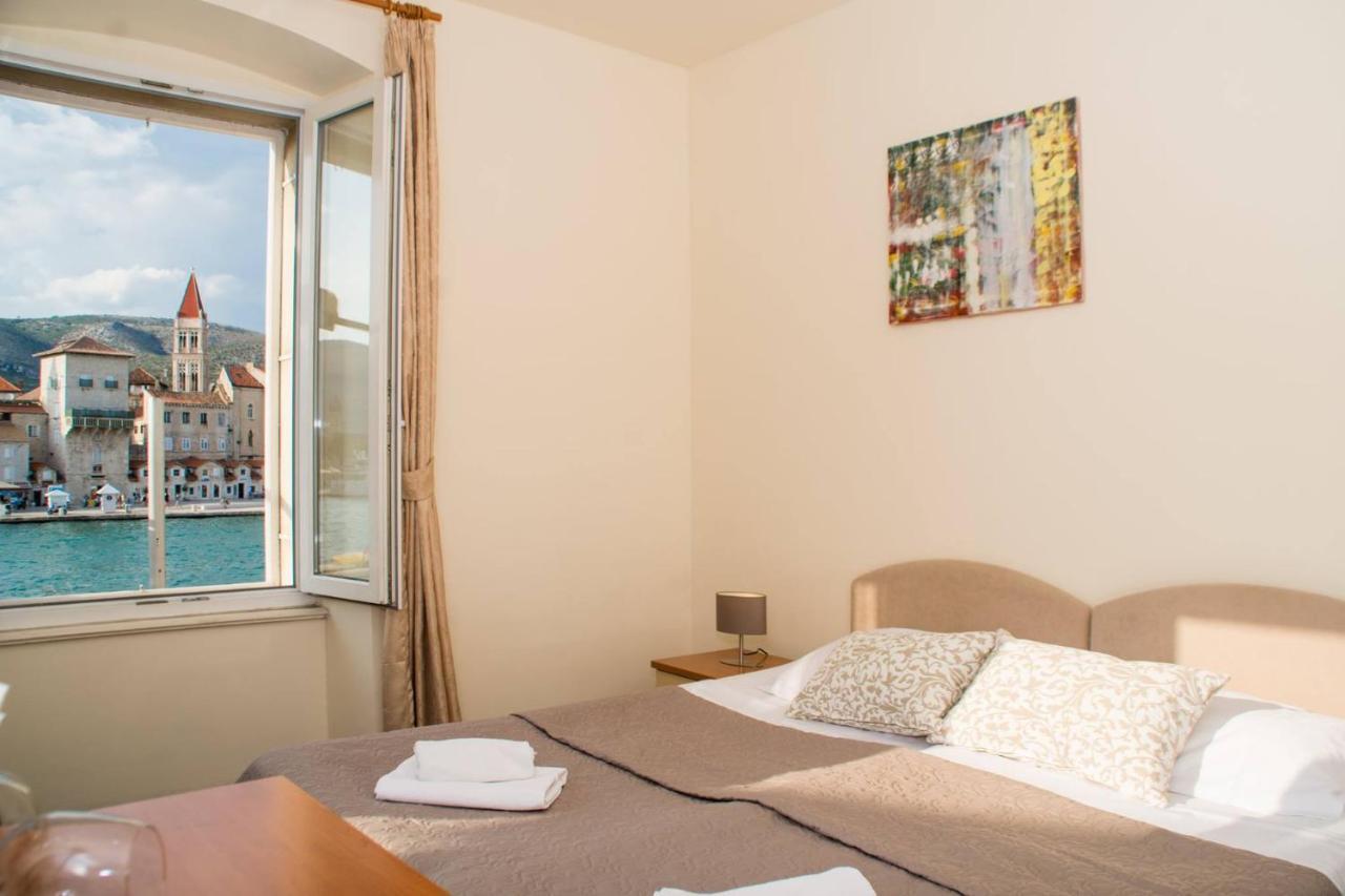 トロギール Vila Liza Bed & Breakfast エクステリア 写真