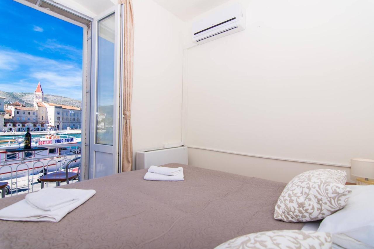 トロギール Vila Liza Bed & Breakfast エクステリア 写真