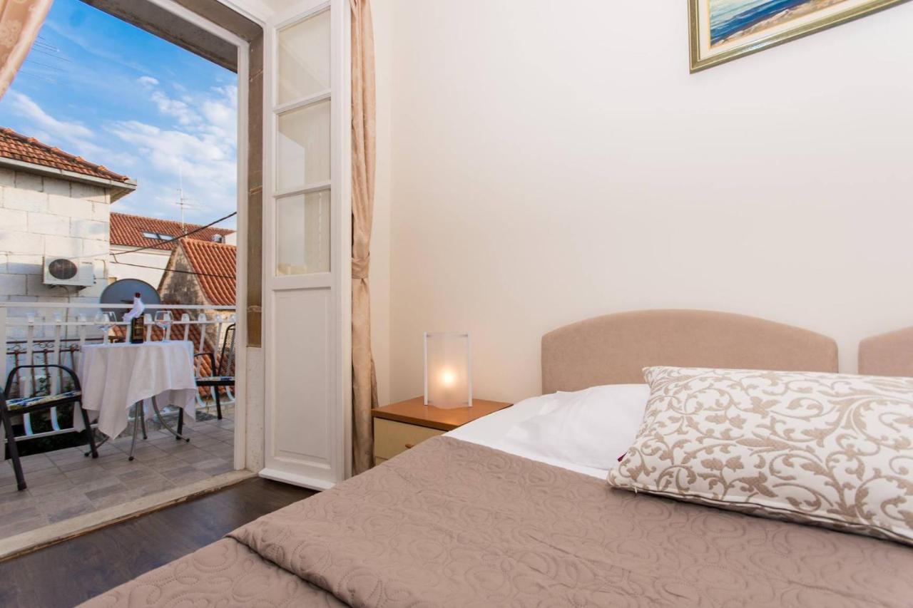 トロギール Vila Liza Bed & Breakfast エクステリア 写真