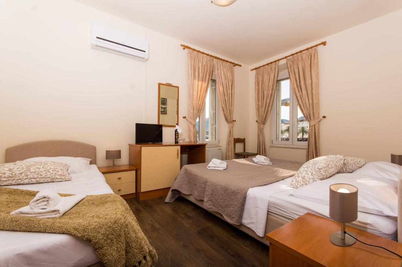 トロギール Vila Liza Bed & Breakfast エクステリア 写真