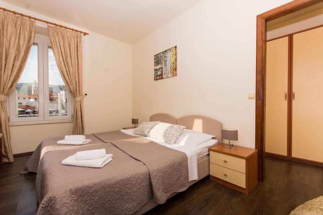 トロギール Vila Liza Bed & Breakfast エクステリア 写真