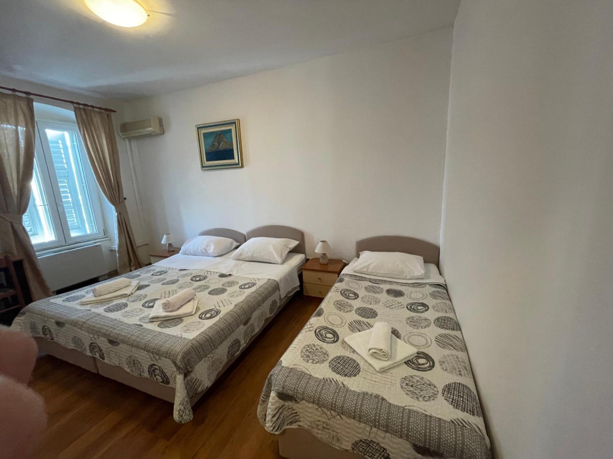 トロギール Vila Liza Bed & Breakfast エクステリア 写真