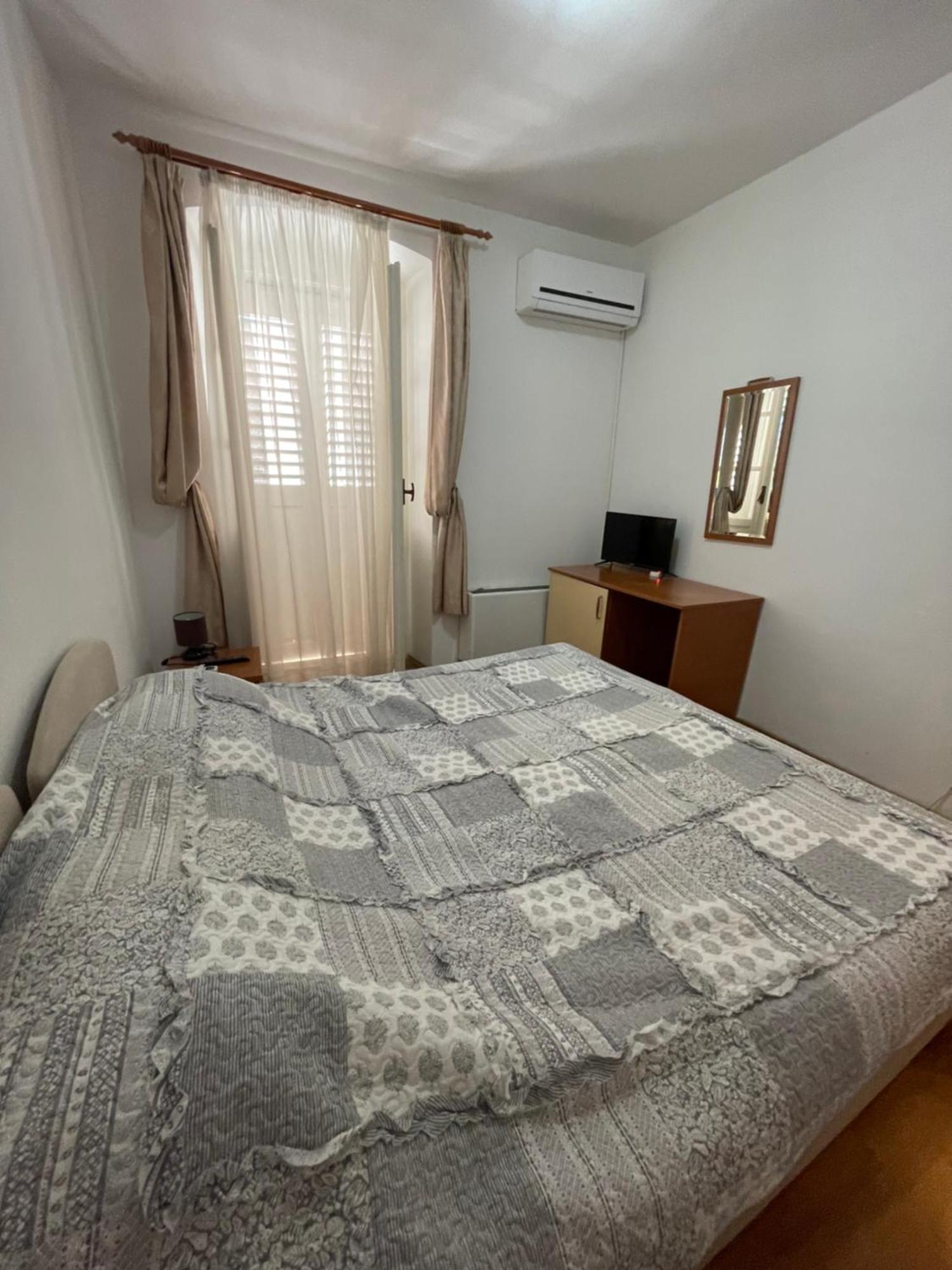 トロギール Vila Liza Bed & Breakfast エクステリア 写真